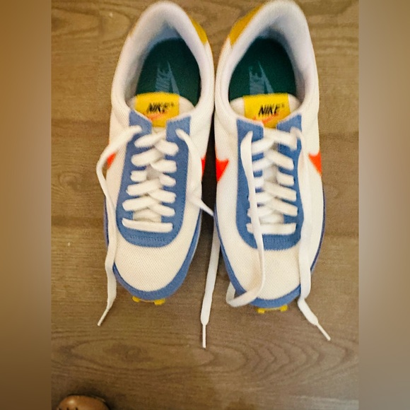 Nike sneakers. New. Never worn outside. Authentic. size 6. True to size. - Picture 1 of 9